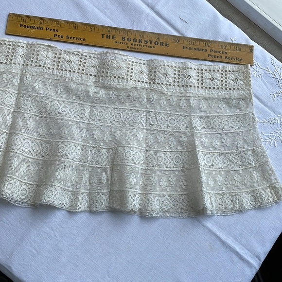 Antique Edwardian/Victorian patterned lace for skirt/dress hem - Picture 6 of 12